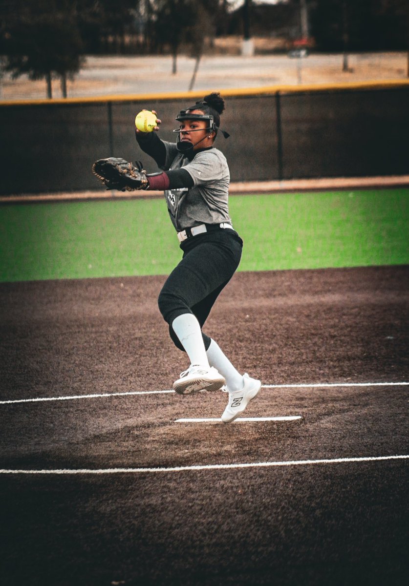 AmayaLang2007's tweet photo. Seasons HEREEE!!! Repp-in 8 proudly back on the field🥎 @LadySkeeterSB #eatorget8 #skeetersoftball #MHS https://t.co/3tpR5fCI1w
