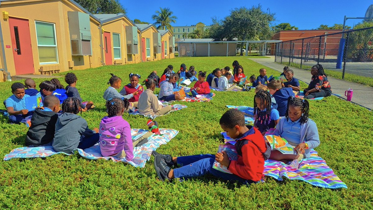 daisyq357's tweet photo. Park Lakes Celebrates Literacy Week!!! #FLCelebratesLiteracy #browardreads “Picnic with a Book” https://t.co/b4jAWaqGBE