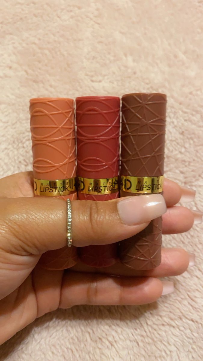 Busty_Beautique's tweet photo. From nude to red to rich💄we have every type of lipstick for every type of girly 😍 available for purchase soon‼️

#Red #Nude #Brown #SexyRed #BeautifulBrown #Deep #Rich #Lipsticks #Beauty #Boutique #Makeup #Lipstick #Winter #Fall #Trendy #TrendyLook #Stylish https://t.co/tmWEg5HihH