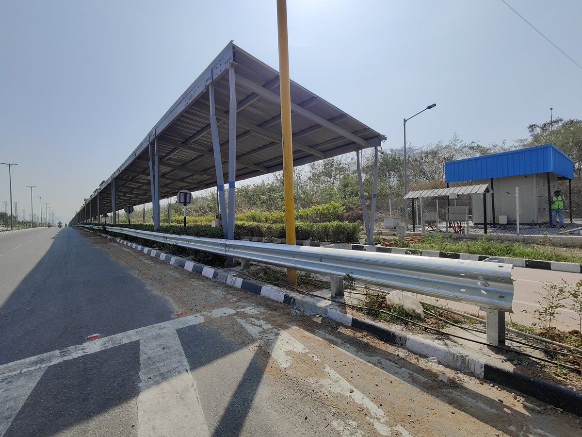Ravi_1836's tweet photo. Thanks @HMDA_Gov @md_hgcl for providing metal barricades for protected cycling track @healthway11023 @HydCyclingTrack 

@TelanganaCMO @HydcyclingRev @sselvan @Anjani_Tsn https://t.co/PVHr8RLMY1