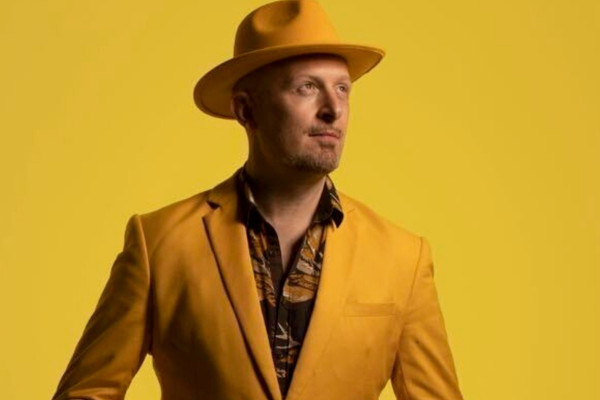 Review: <a href="/Danleesplease/">Dan Lees</a> presents #TheVinylCountdown at Perth's Fringe World: 'A master of impromptu comedy at work' - scenestr.com.au/arts/review-da…