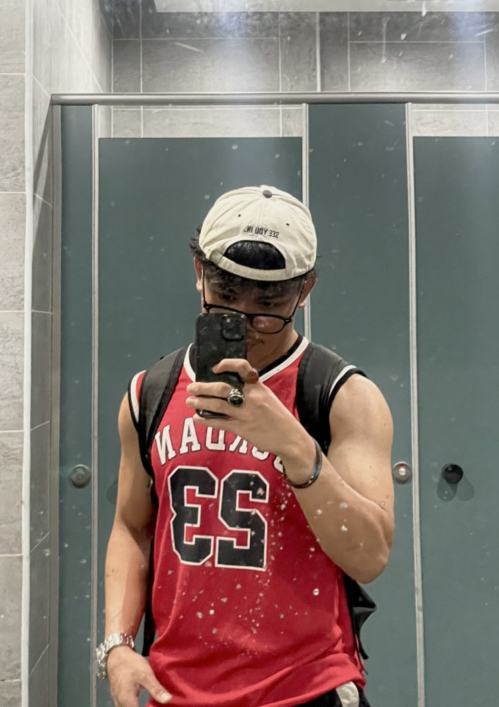 hasiffrhn's tweet photo. ig saw it first 😱 https://t.co/Yuw2iE3kh1