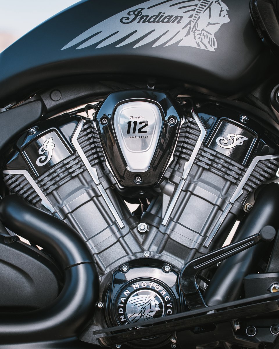 indian_japan's tweet photo. #インディアンモーターサイクル の新モデル #ChieftainPowerPlus と #RoadmasterPowerPlus は、アメリカンバイク独自のスタイルと、次世代Vツインエンジンを融合した一台。レースで実績を誇る「PowerPlus112」を搭載し、さらにアメリカンVツイン史上、最も先進的なライダーアシストを備えています。 https://t.co/sdUwS1AUKi