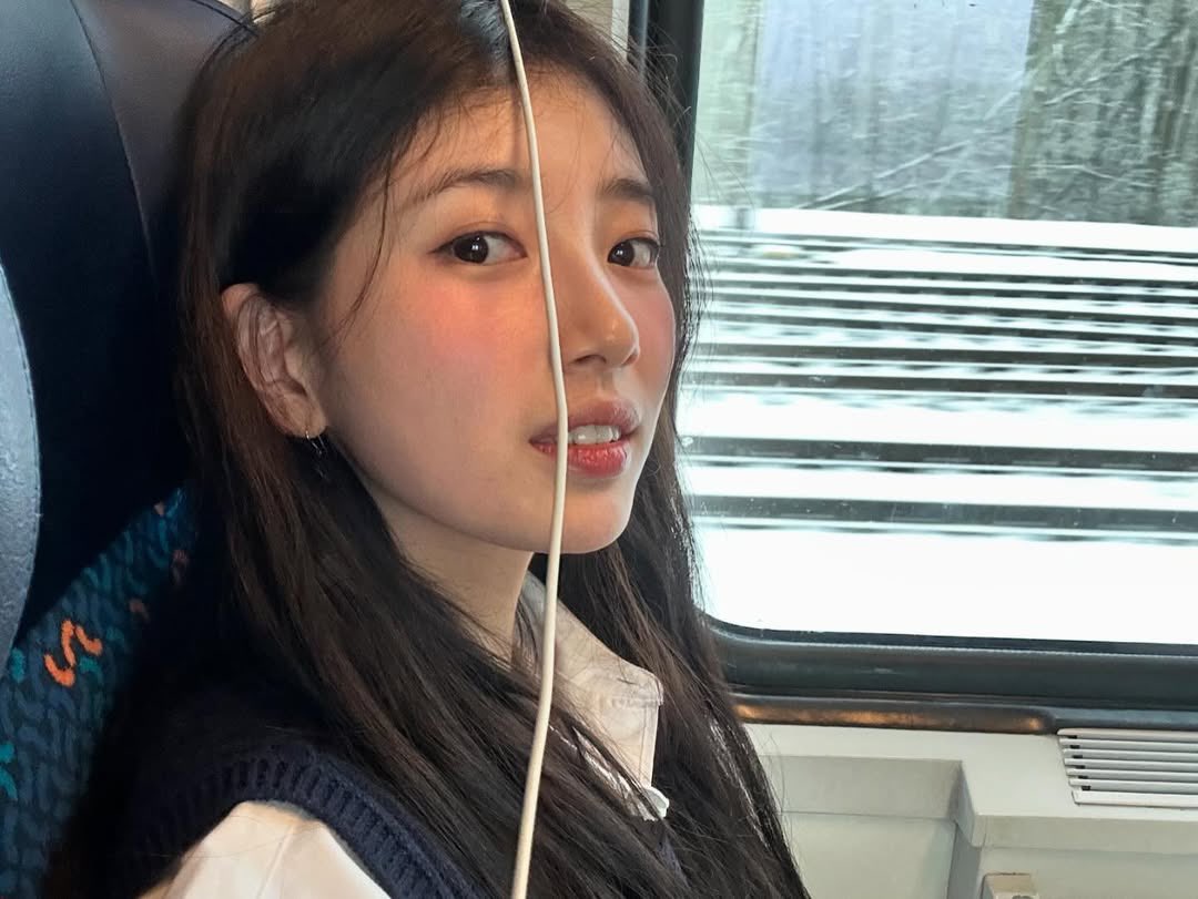 shuzkay's tweet photo. #SUZY instagram update 

🐰: “I uploaded a new vlog.
It’s been so long ❄️ 
Happy New Year to all!” https://t.co/DPY0LTB0E7