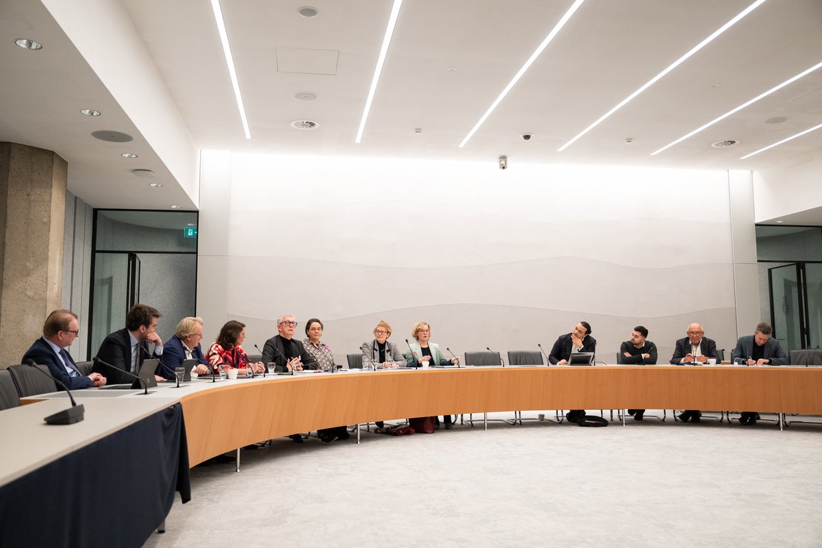 Het rondetafelgesprek op 27/1 over het informeel onderwijs heeft de discussie en argumentatie tegen het wetsvoorstel verder verrijkt. Met waardevolle bijdragen van o.a. Prof. Dr Beatrice de Graaf vanuit veiligheid perspectief.