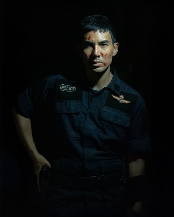 BKKfilmCritics's tweet photo. ส่องภาพแรก ส่งตรงจาก #ฮาลาบาลา #ป่าจิตหลุด
ภาพยนตร์เรื่องล่าสุดจาก BrandThink Cinema
โดยผู้กำกับ "เอกสิทธิ์ ไทยรัตน์"

"เต๋อ ฉันทวิชช์" ที่ผู้ชมไม่เคยเห็นในบท "สารวัตรแดน"
มุ่งหน้าสู่ป่าลึกสุดแดนใต้  
เผชิญอาถรรพ์ลี้ลับกลางป่าที่รอการพิสูจน์

3 เมษายนนี้ ในโรงภาพยนตร์ https://t.co/VsGKDQZgHN