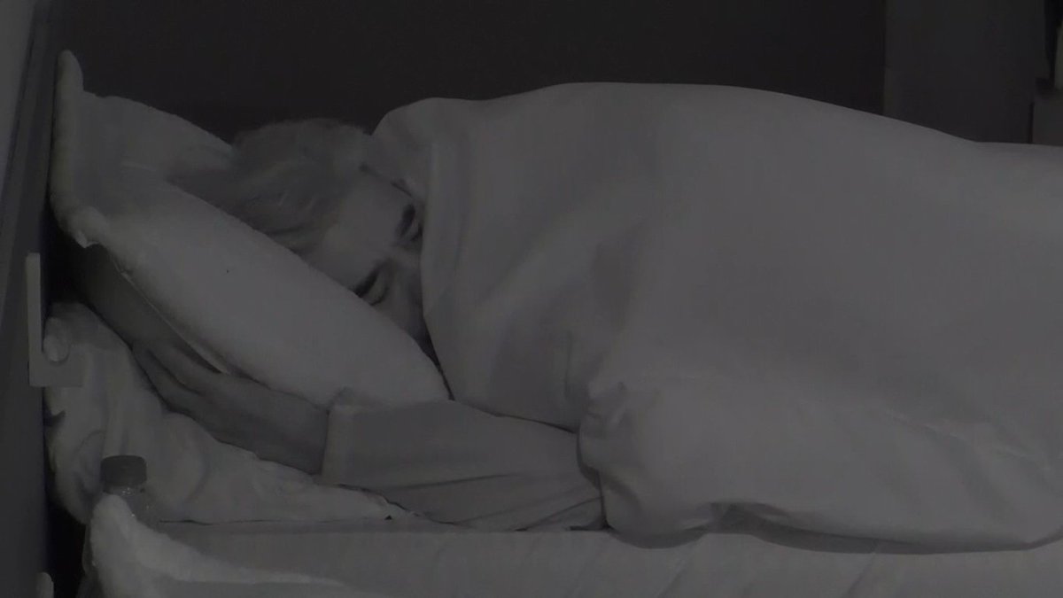 Rooosseee_'s tweet image. Yo huyendo de mis problemas. #LaCasaDeLosFamososCol2 #LCDFC