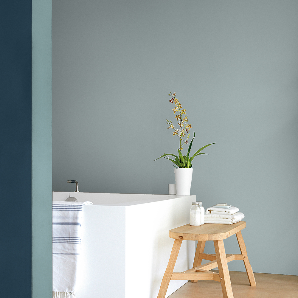 Change things up in your bathroom with a touch of paint, add some greenery for a touch of nature, or elevate your bathroom with an accent wall to create a lasting impact that won’t break the bank. #DuluxSA  #DecorTips