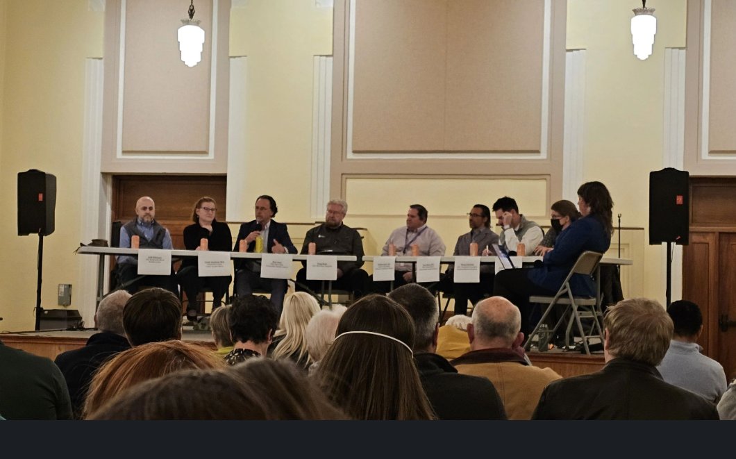 j_luh's tweet photo. Packed house at #HealthcareProvider Recruitment and Retention in #HumboldtCounty forum moderated by county supervisor @ArroyoForEureka on #burnout, #EHRburden, #medschooldebt, #childcare, #priorauth, #moralinjury, #distrust, #healthinsurance, & #workplaceviolence as challenges to recruitment/retention in #ruralcommunities