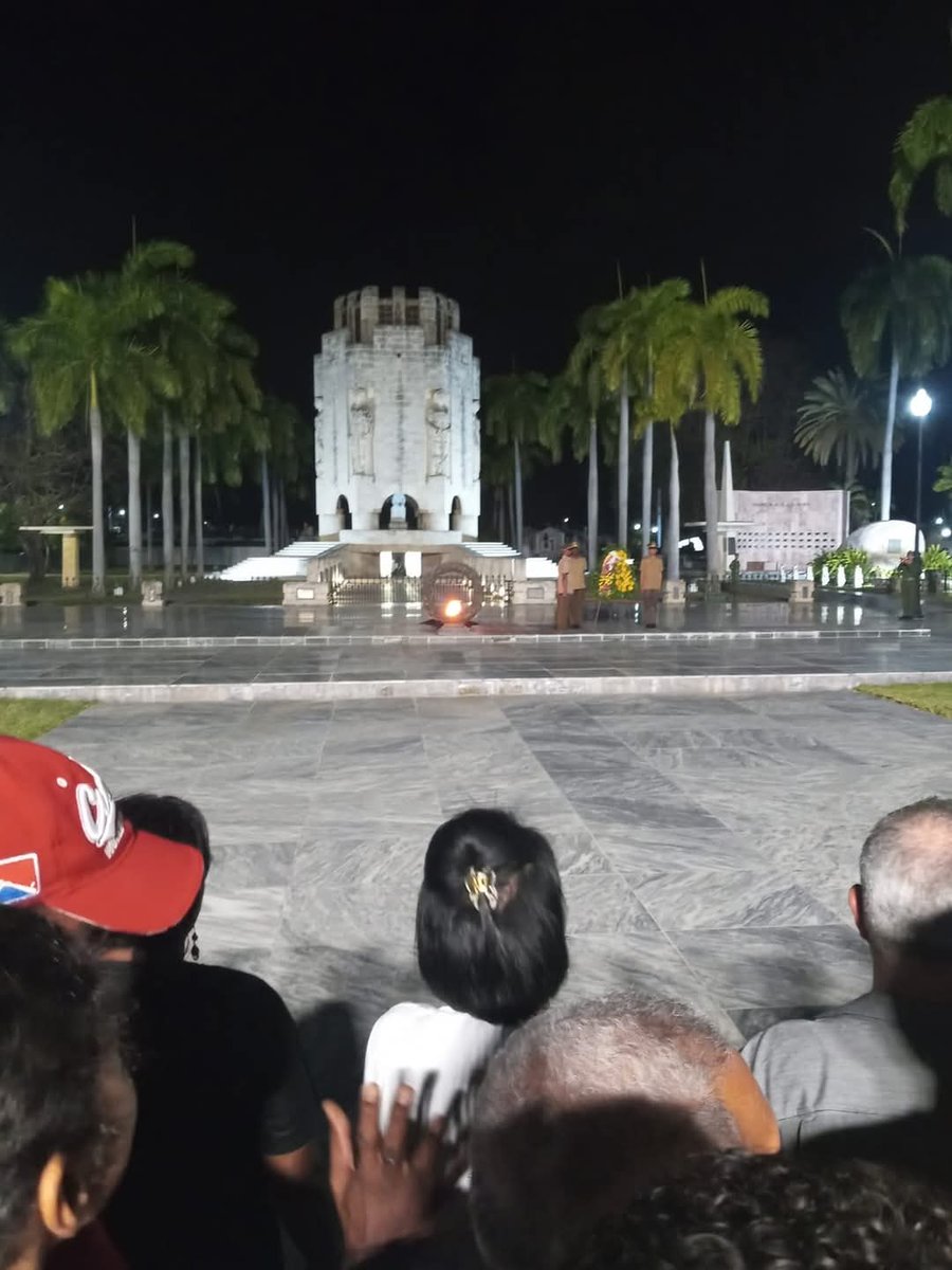 Homenaje en #SantiagoDeCuba a José Martí en el año del Aniversario 172 de su Natalio. #SiempreAntimperialista #MartiVive