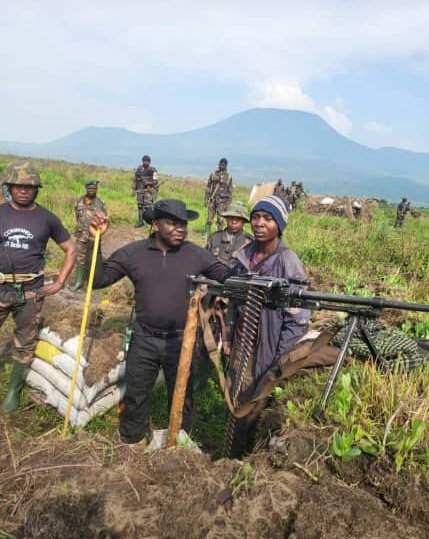 GeorgesKisando's tweet image. 🇨🇩"L'âme d'un soldat ne meurt jamais, elle veille éternellement sur ceux qu'il a protégés."

Paix à l'âme du Colonel Papy Mozebo, tombé sur le champ d'honneur, armes à la main. 

 Vaillant héros de #Goma, il avait été commandant en charge de la défense de la ville de Butembo…