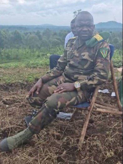 GeorgesKisando's tweet image. 🇨🇩"L'âme d'un soldat ne meurt jamais, elle veille éternellement sur ceux qu'il a protégés."

Paix à l'âme du Colonel Papy Mozebo, tombé sur le champ d'honneur, armes à la main. 

 Vaillant héros de #Goma, il avait été commandant en charge de la défense de la ville de Butembo…