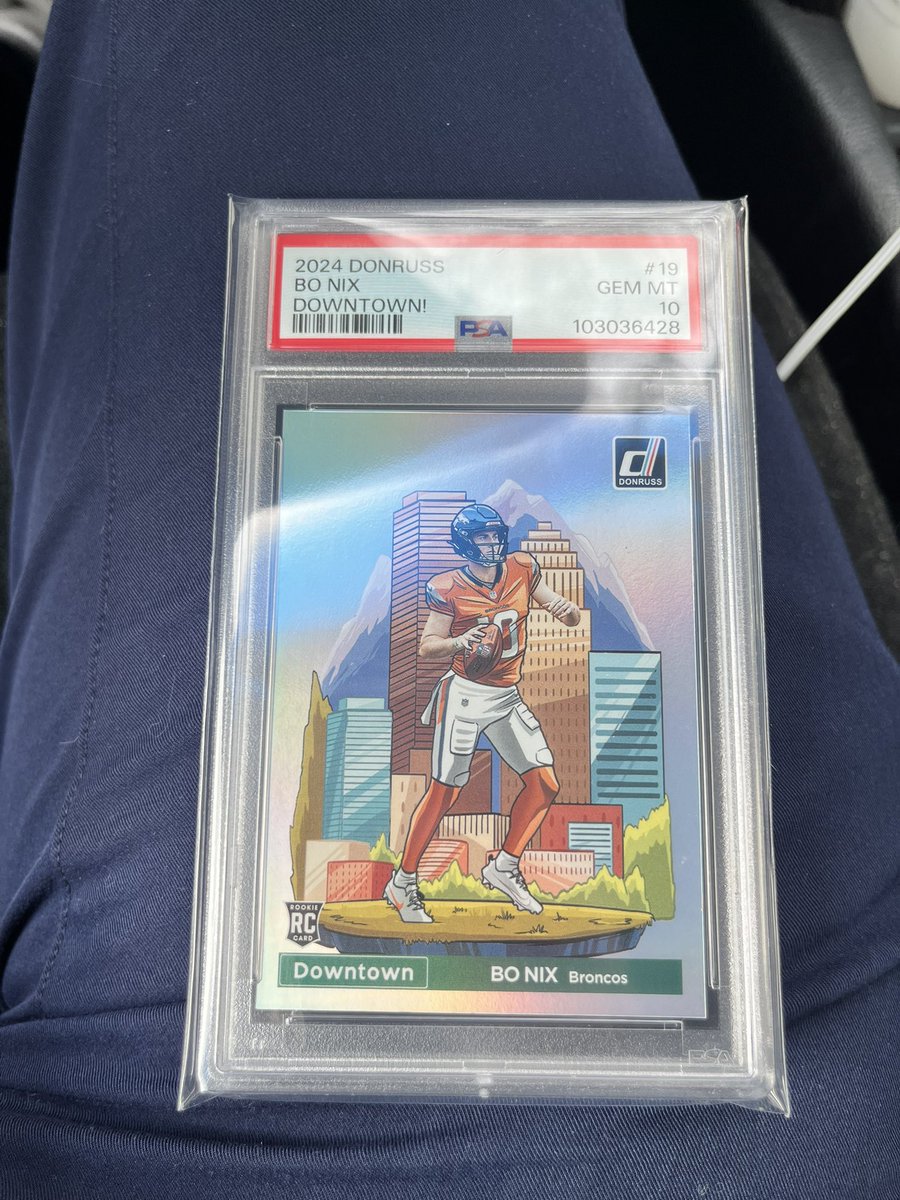 BrokePicks's tweet photo. @CardPurchaser Got the Bo Nix DT back in a 10 😭🙏🏽 https://t.co/rvmCC7SjGB