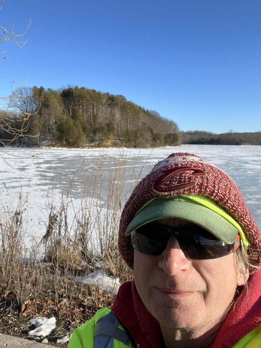 GACfan_Rodge's tweet photo. My lake is frozen!  #OhioProblems 🥶 https://t.co/BBQPWBUrS4