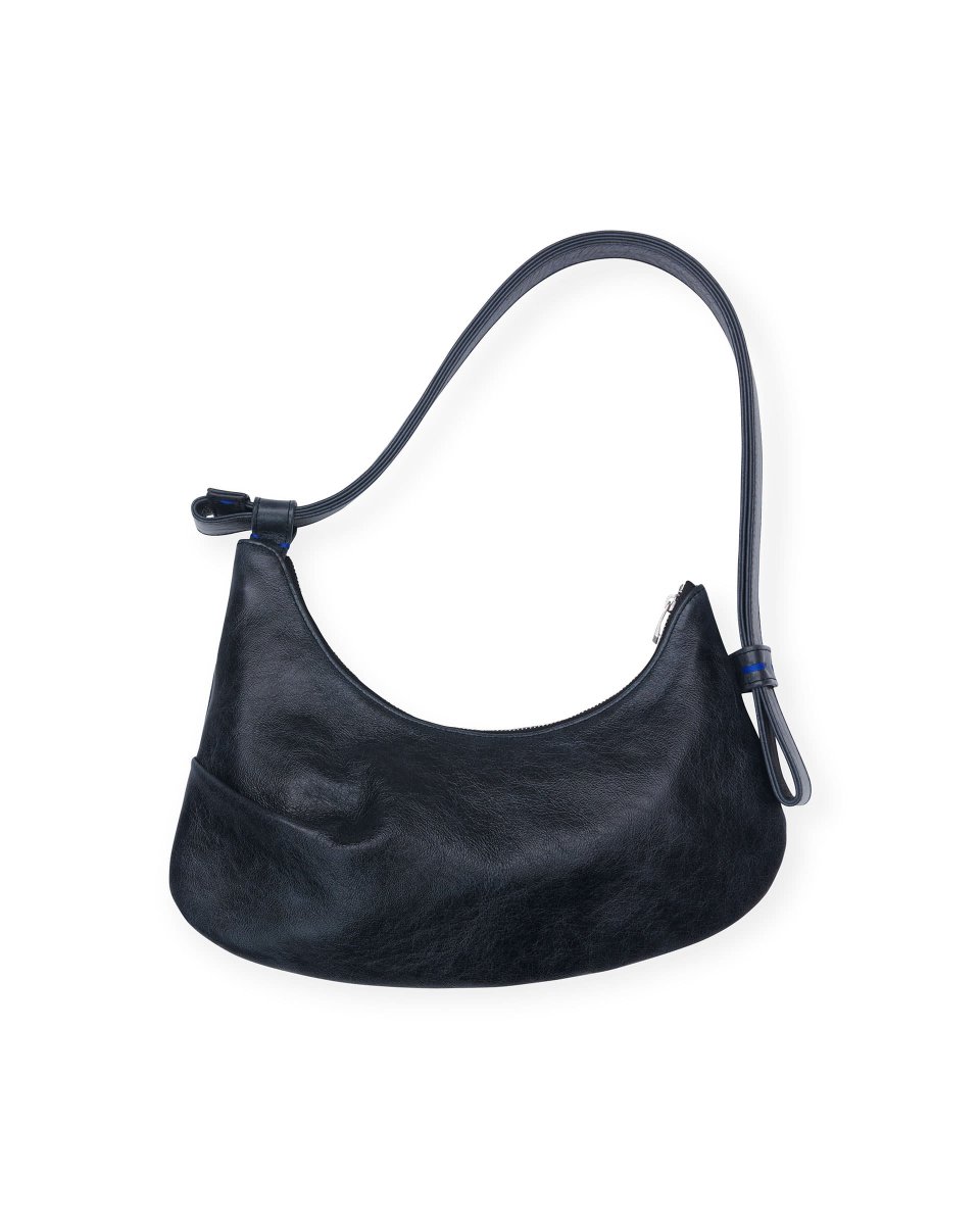 yawbbb's tweet photo. Ader Error - Hobo Bag Noir https://t.co/TyIuCD5k6Z