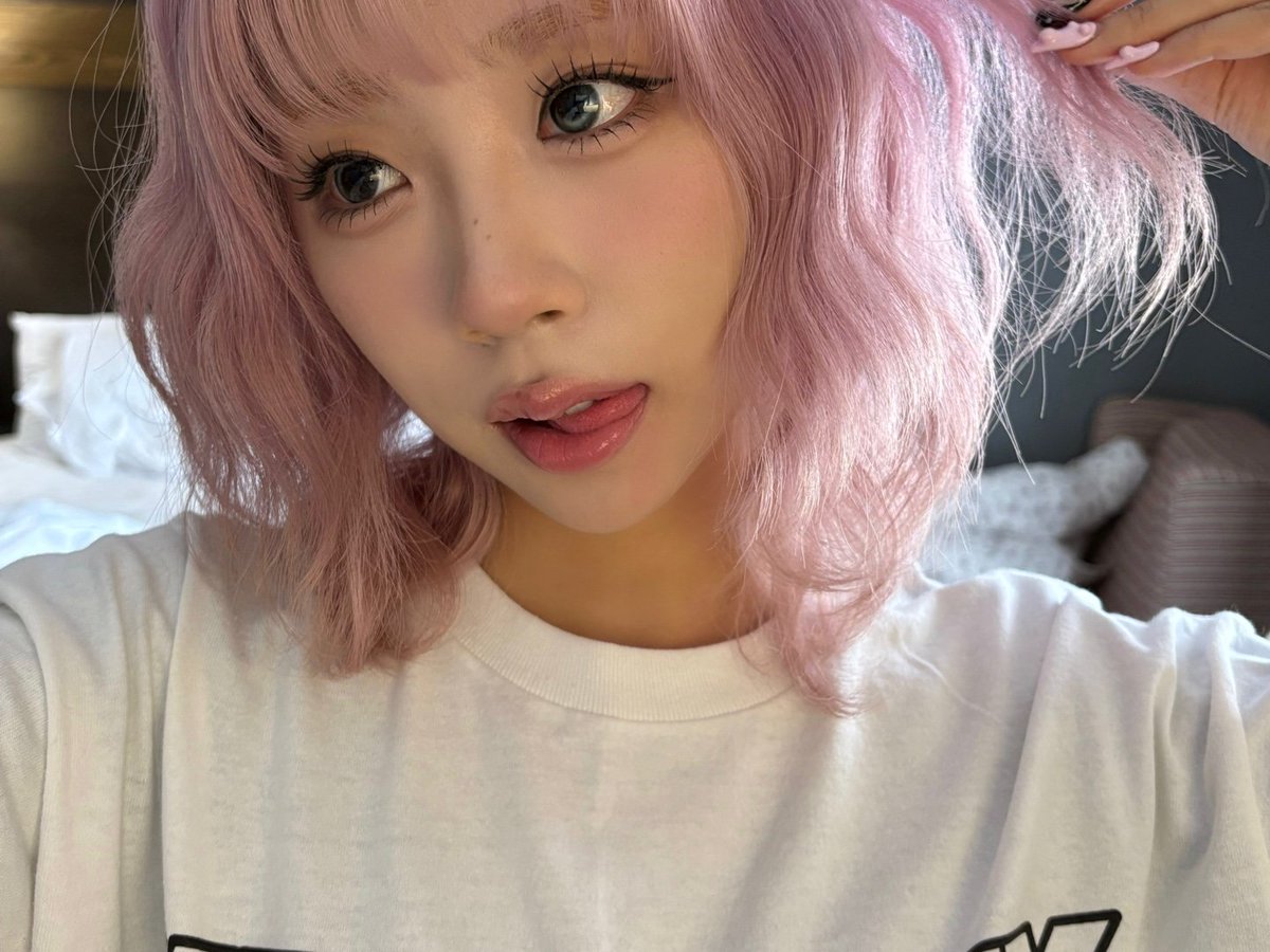 RBW_PURPLEKISS's tweet photo. [#도시]

🍜💕💕

#퍼플키스 #PURPLE_KISS #Dosie https://t.co/n3hLqxVd0z