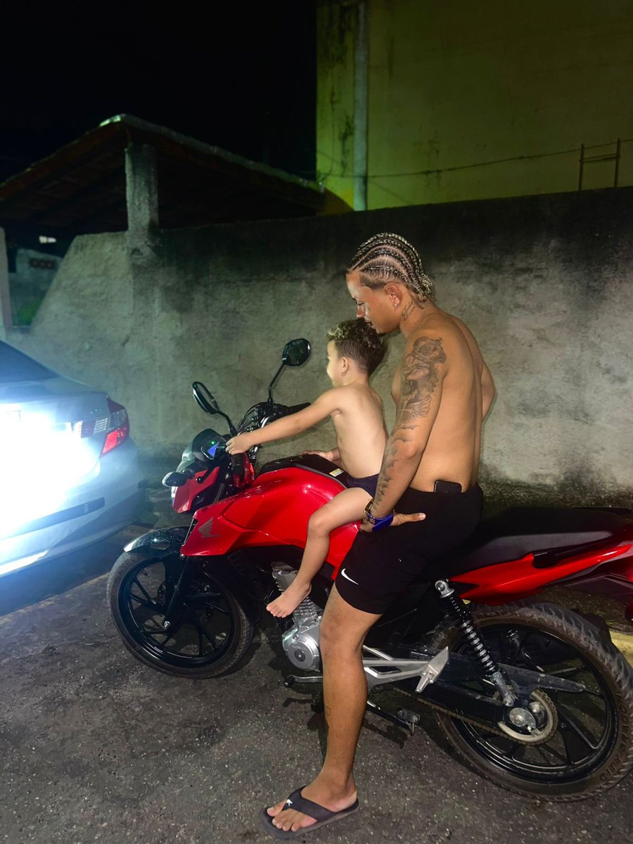 harleymc__'s tweet photo. Meu piloto ❤️💙 https://t.co/CHJjIaB0eQ