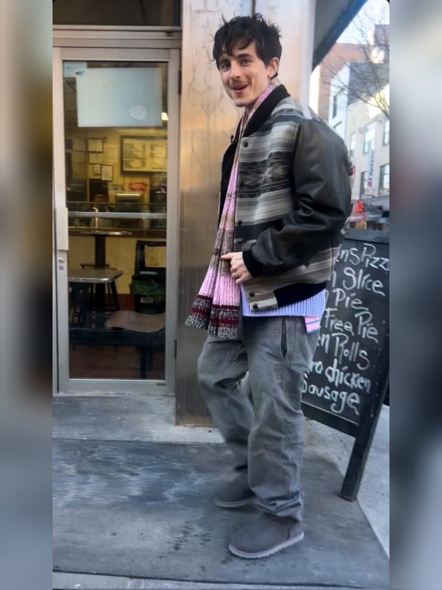 agirlfromperth's tweet photo. timothée chalamet wearing uggs??!! the matrix is glitching https://t.co/acwbzRoCBe
