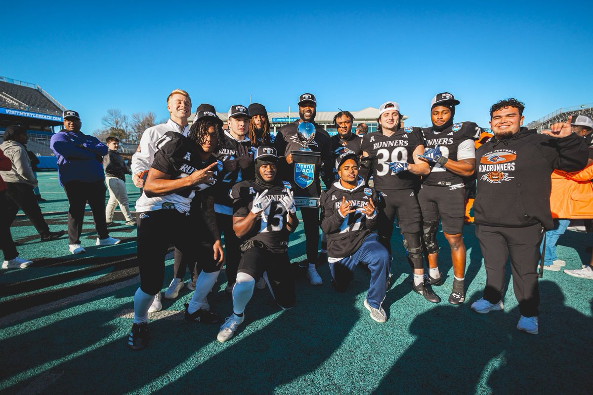 Thank you <a href="/UTSAFTBL/">UTSA Football 🏈</a> I will always love this place and will always and forever cheer for your success! To all the players and coaches THANK YOU! <a href="/CoachTraylor/">Jeff Traylor</a> you are the 🐐!! Thank you for giving me the opportunity to chase my dreams!!  Love you guys! ✊🏾#GodDid let’s go