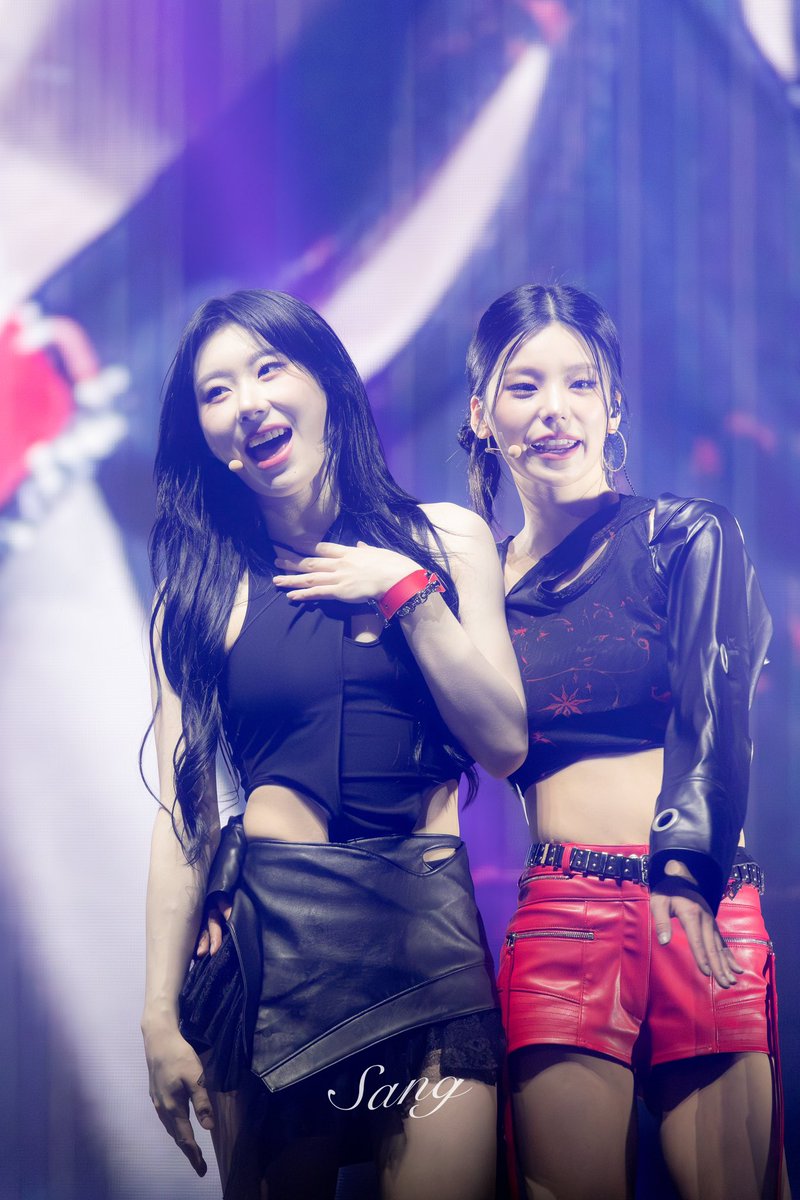 sang_midzy's tweet photo. 250119 uto fest yokohama
リョンジコンジ🫶
#ITZY #있지
#YEJI #예지 #イェジ
#CHAERYEONG #채령 #チェリョン
#UTOFEST #UTO_FEST #UTOFEST_in_Yokohama https://t.co/T0LnRGd0ay