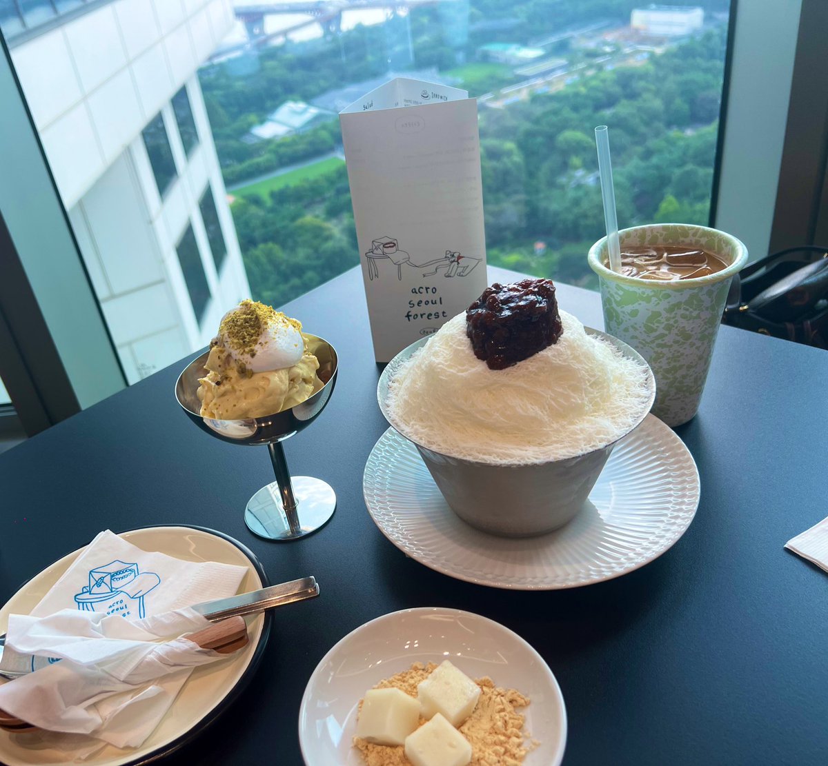 빙수먹을수있는 시즌이 얼른왔으면

서울숲 한강 멍때리고 보면서 🍨먹고싶다 💚

엔시티 내새꾸들 오늘 맛있는거 챙겨먹길!