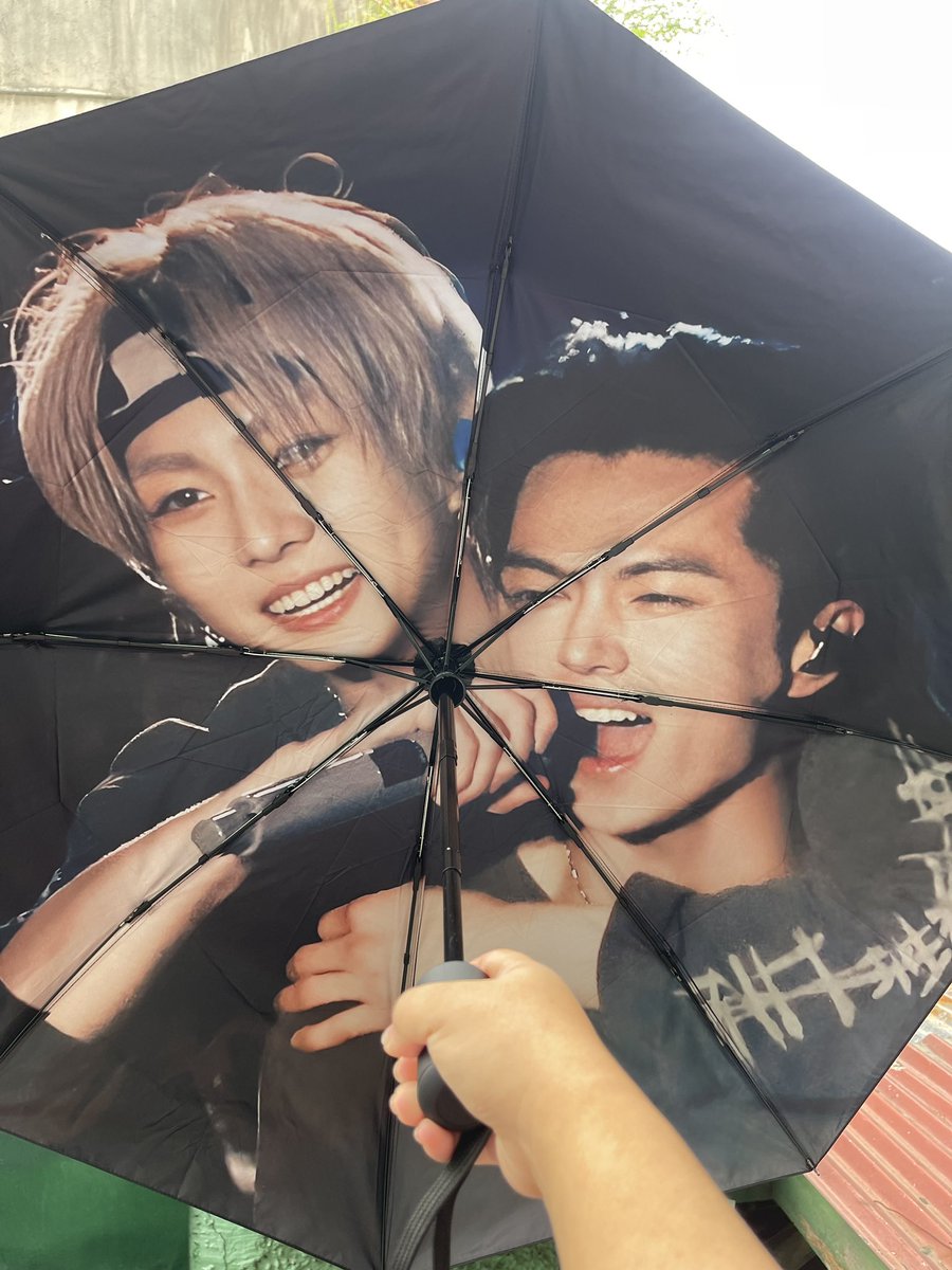 pagejaeyun's tweet photo. sairiam com um desse na rua ? 

 https://t.co/bAKGYnHJlD