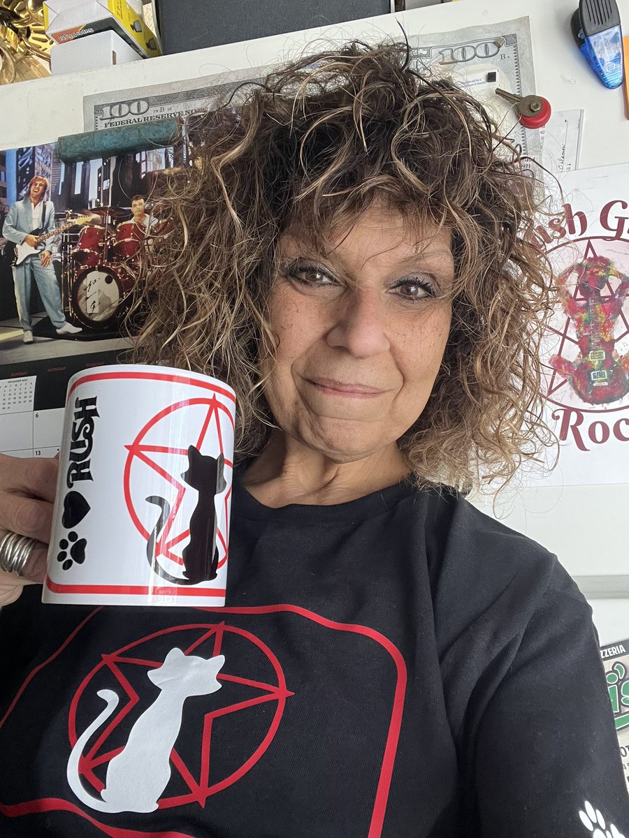 vivien2112's tweet photo. Cats love Rush too!
#RushCatsRock
#RushFamily
@Rush74Kyle
Once again, Kyle outdoes himself!πππβ€οΈ https://t.co/VE9NVwjL6G