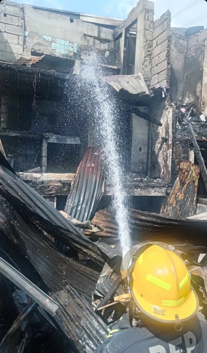 jenternityy's tweet photo. With heavy hearts, we reach out to your kind souls to help our friend @lesyuxxruby whose home was tragically lost in a fire yesterday at Tandang Sora Ave, Quezon City. They are currently staying at an evacuation center and are in urgent need of clothes, basic necessities and any https://t.co/nITDzvnz93