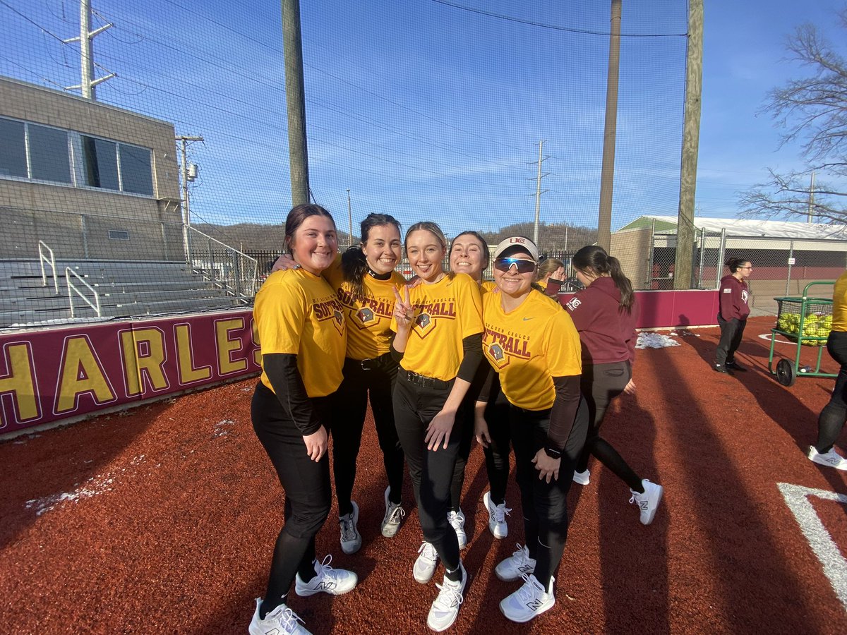 UcwvSoftball's tweet photo. First outdoor practice of the season with a little snow for extra grit ❄️💪🏼 #snowpractice #wingsup🦅 https://t.co/pibbysv8Qi