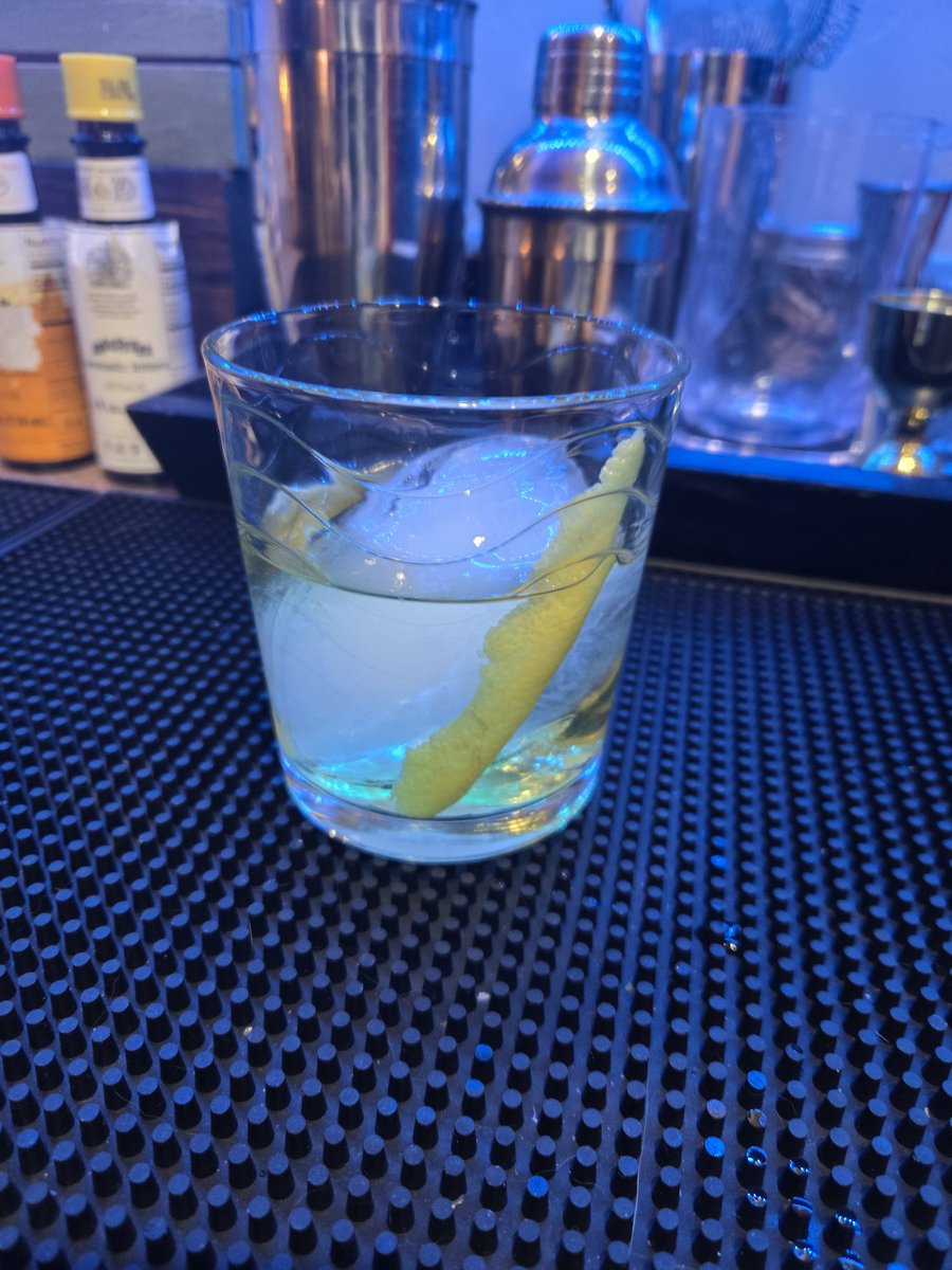 seanknightradio's tweet photo. "The Yellow Fellow"

1oz. Gin
1oz. Yellow Chartreuse 
1oz. Lillet Blanc 

#bartender #bartenderlife #mixologist #mixology #cocktails https://t.co/JENKOGblvQ
