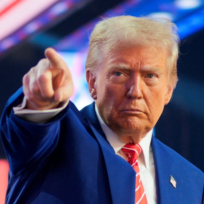 republiqueBRA's tweet photo. 🇧🇷 🇺🇸 Donald Trump defende a taxação de produtos estrangeiros e diz que Brasil é um dos países que querem "prejudicar os EUA". https://t.co/sTpJij4cnf