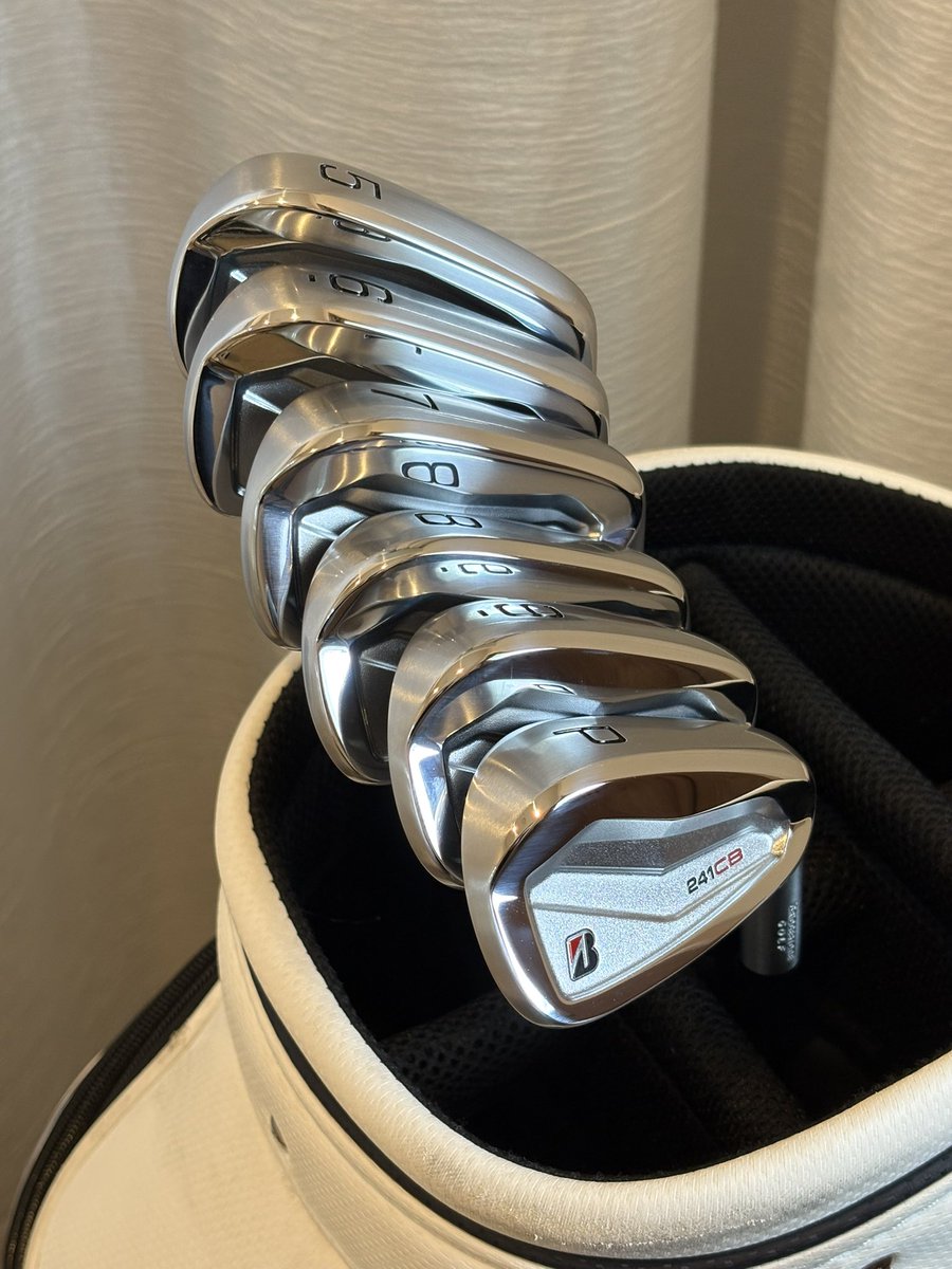 max_k_golf's tweet photo. ガラスコーティング完了✌️
まだ傷一つないこの子達を撮り収めておく🥹

#初めての新品アイアン https://t.co/e1DuoZGf7i