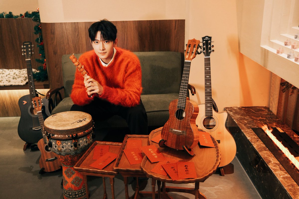 yangyang_tweets's tweet photo. 【250128】#YangYang's team shares new snaps for Chinese New Year Eve🧧

“the past spring is far, the coming year is bright &amp; clear;
here's to the year of boundless joy”

#杨洋 #YangYang杨洋 #หยางหยาง https://t.co/K7nttL2SZY
