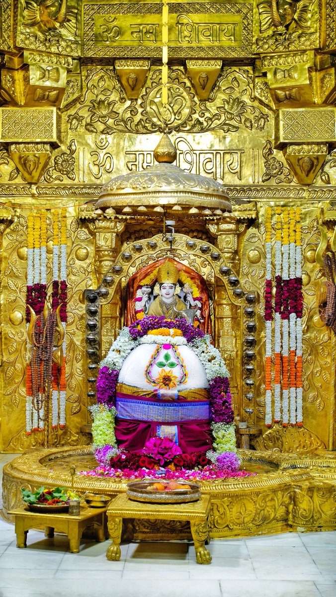 श्री सोमनाथ महादेव मंदिर,
प्रथम ज्योतिर्लिंग - गुजरात (सौराष्ट्र)
दिनांकः 28 जनवरी 2025, पौष कृष्ण चतुर्दशी- मंगलवार
प्रातः श्रृंगार
01250498
#somnath #mahadev #shivji
#bhakti #somnathlivedarshan #somnathtemple