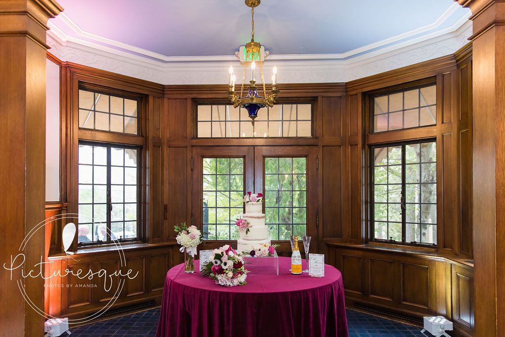 harwelden's tweet photo. We adore our weddings, but the cakes! Eat More Cake!! 🤫 🤤 🎂 

#Cake #Wedding #Event #HarweldenMansio #WeddingCake https://t.co/IBgebQAZ9h