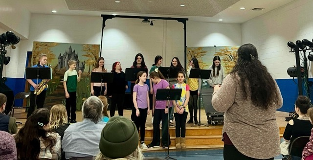 Franklin_Pride's tweet photo. FMS Chorus Premier Concert!
A huge shout-out to Eustacia Chasson for her work with the FMS chorus students in their premiere performance!  Energetic and entertaining-students sang winter favorites and self selected contemporary hits.   Well Done! https://t.co/27QAzPVqDX