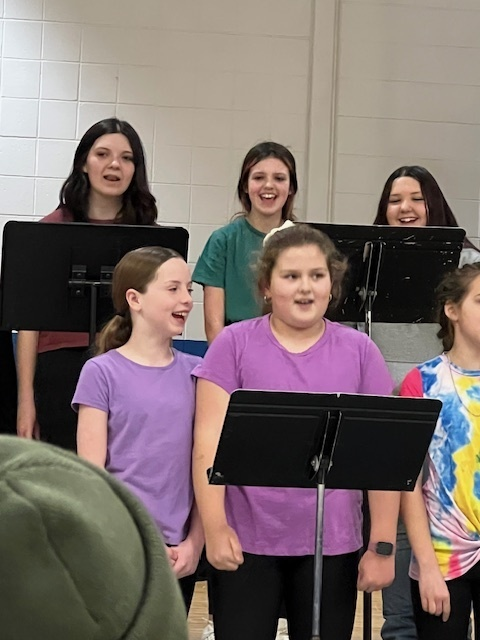 Franklin_Pride's tweet photo. FMS Chorus Premier Concert!
A huge shout-out to Eustacia Chasson for her work with the FMS chorus students in their premiere performance!  Energetic and entertaining-students sang winter favorites and self selected contemporary hits.   Well Done! https://t.co/27QAzPVqDX