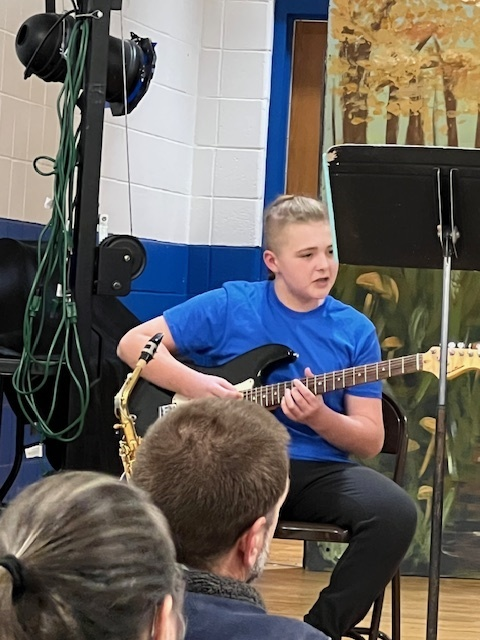 Franklin_Pride's tweet photo. FMS Chorus Premier Concert!
A huge shout-out to Eustacia Chasson for her work with the FMS chorus students in their premiere performance!  Energetic and entertaining-students sang winter favorites and self selected contemporary hits.   Well Done! https://t.co/27QAzPVqDX