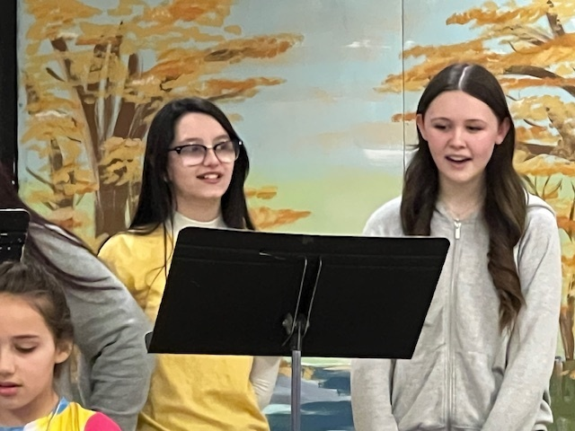 Franklin_Pride's tweet photo. FMS Chorus Premier Concert!
A huge shout-out to Eustacia Chasson for her work with the FMS chorus students in their premiere performance!  Energetic and entertaining-students sang winter favorites and self selected contemporary hits.   Well Done! https://t.co/27QAzPVqDX