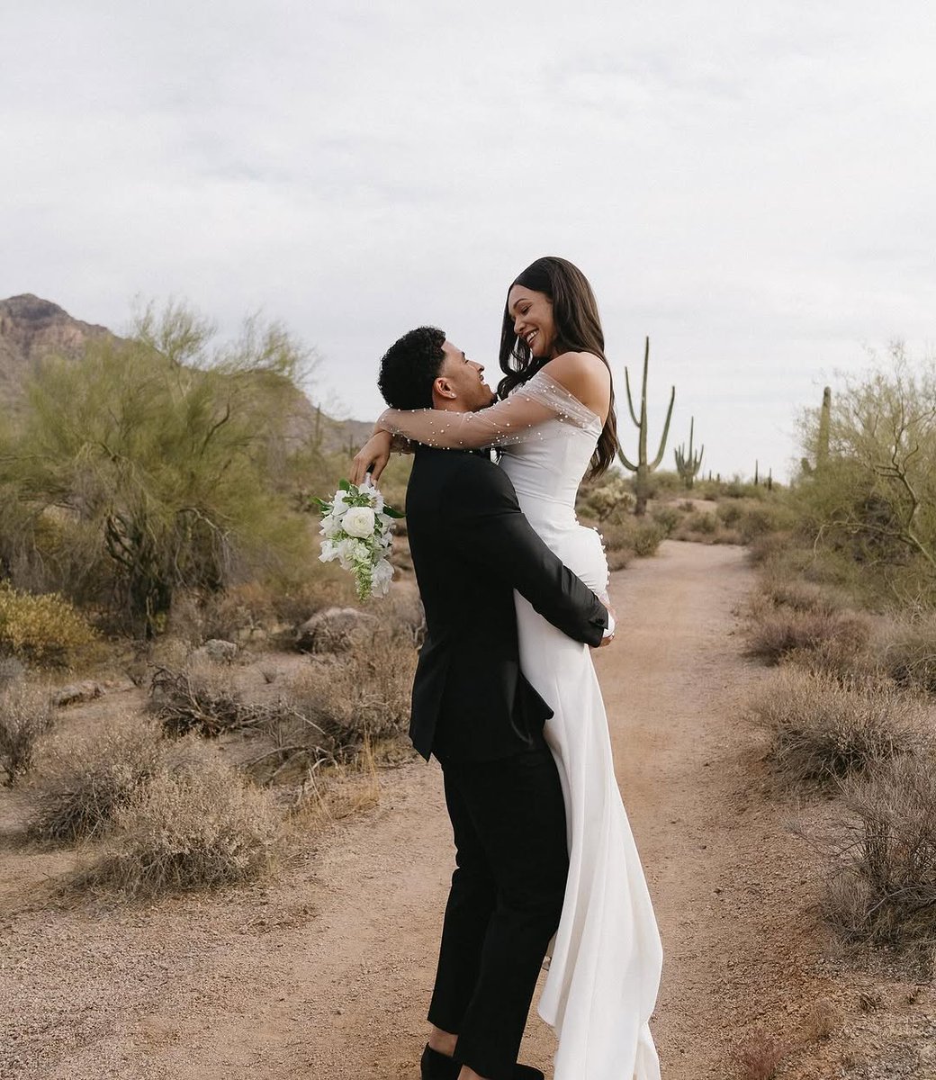 Arizona Cardinals (@azcardinals) on Twitter photo Ultimate power couple. Congrats to the Wilsons! 💐
(📸 <a href="/mikewilllyy/">Michael Wilson</a> & <a href="/sophsssmith/">Sophia Wilson</a>) Ultimate power couple. Congrats to the Wilsons! 💐
(📸 <a href="/mikewilllyy/">Michael Wilson</a> & <a href="/sophsssmith/">Sophia Wilson</a>)