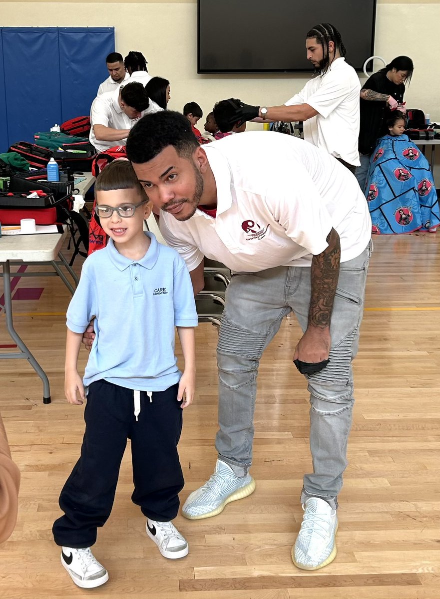 UM_SADV's tweet photo. Thank ๐๐ผ @JesssHurley3 great connection w/CARE Elementary & RAE of HOPE Foundation who provided haircuts for kids! #canescare๐งก๐ https://t.co/C8iyotnqsv