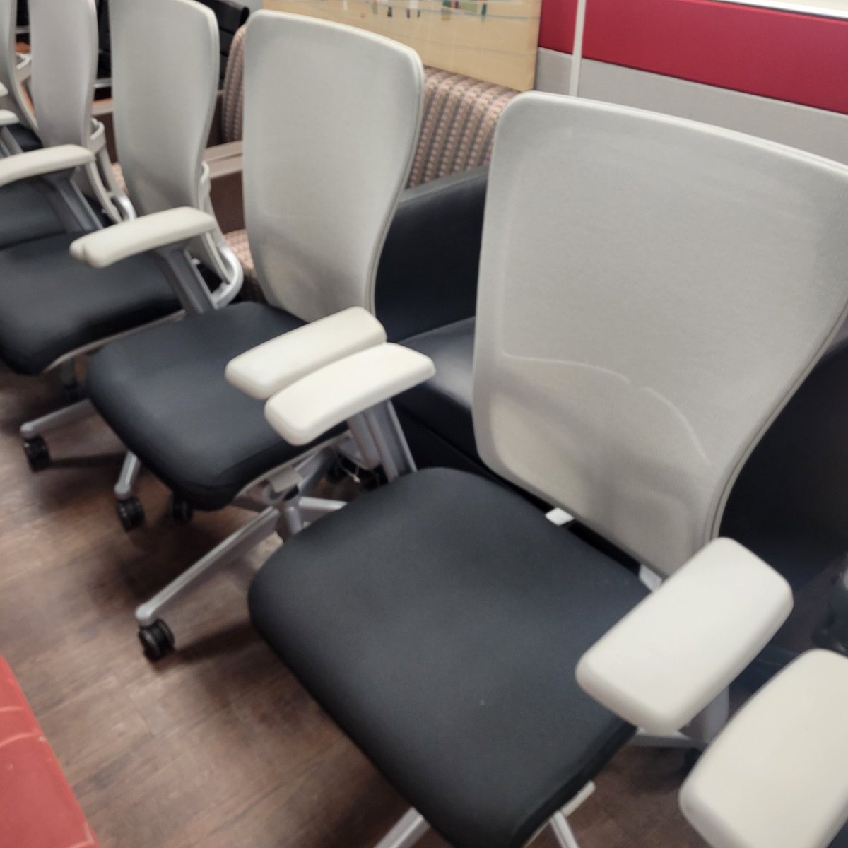 40 #Haworth Zody Chairs are available immediately in our #RichmondHill warehouse! Grey Mesh back &amp; armrests, with a Black fabric seat. These chairs are in great condition. Complete w/pneumatic lift, tilt lock &amp; lumbar support. Email mike@redeuse.ca for more information! #REdeUSE