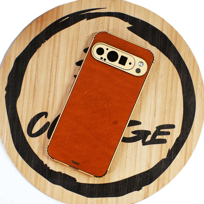 Toastmade's tweet image. A winning combination to fixate your Pixel 9!  

Behold: our Pixel 9 / 9 Pro / 9 Pro XL combo covers combine a sleek, stroke-able, long-wearing leather back cover with a slim wood base.    

Order yours today at toastmade.com!

#Pixel9LeatherCover #Pixel9Case