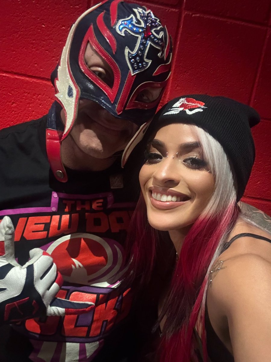 I might have cried a little after this picture 😂 bittersweet. You’ve taught me well <a href="/reymysterio/">♛Rey Mysterio❔</a> and I will forever be grateful and so so honored. 

I’ll be sure to rep you and #LWO over on #Smackdown <a href="/WWE/">WWE</a>