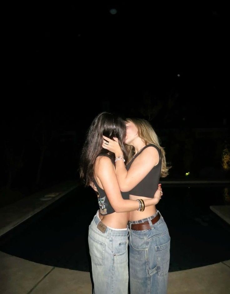 ⚢︎ (@lesbicarj) on Twitter photo 