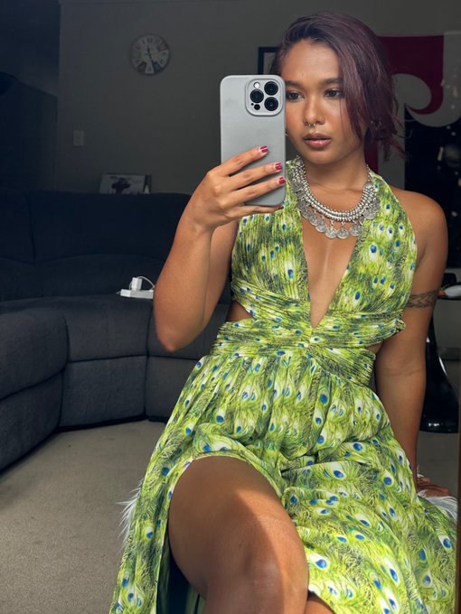 Watch MiaZ's leaked NSFW photo on TwXstars