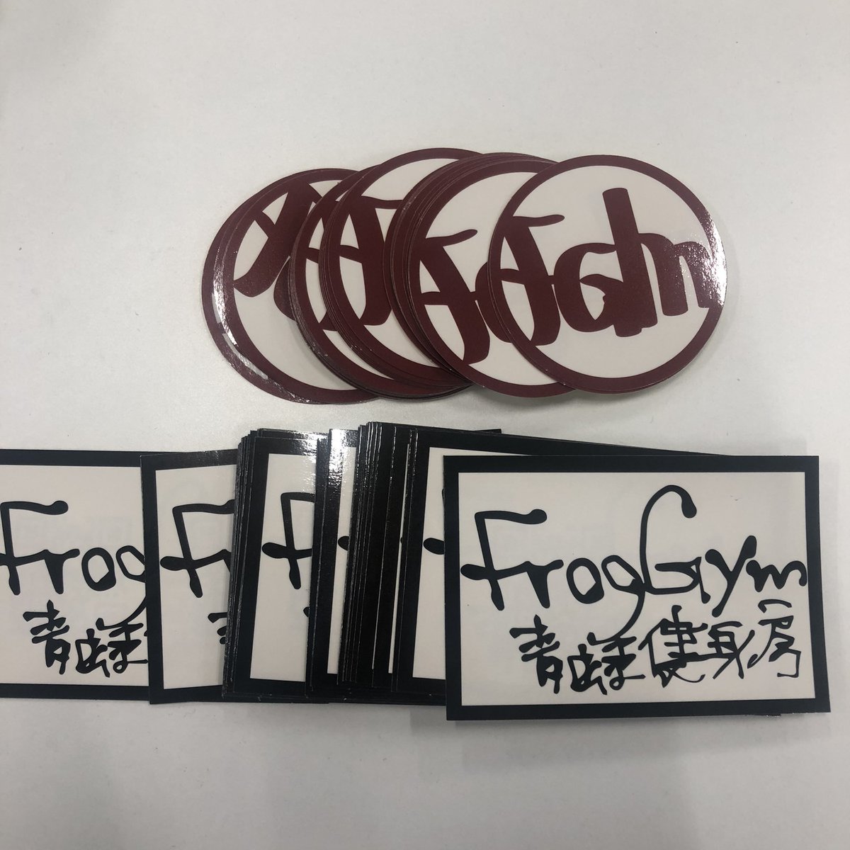bigfrog1115's tweet photo. 非売品ステッカー
新作買ってくれた方にも付けます！！
#新作　#新商品
#ロンT https://t.co/Q8V6d6Sf0t