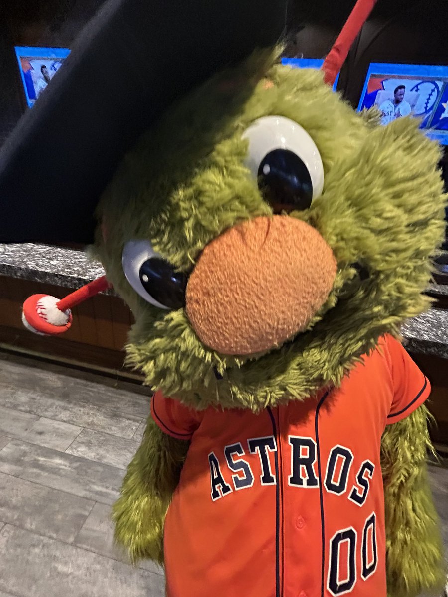 jilliancnel's tweet photo. Hey @astros nation…with all the King Tuck, pressly and breggy drama…please remember the one astro who will never leave us (besides the 🐐) - win or lose  @OrbitAstros always serves. 

PS @ABREG_1 please dont leave us!! https://t.co/jYjrnp2MjU