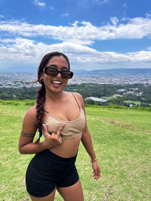 Watch MiaZ's leaked NSFW photo on TwXstars