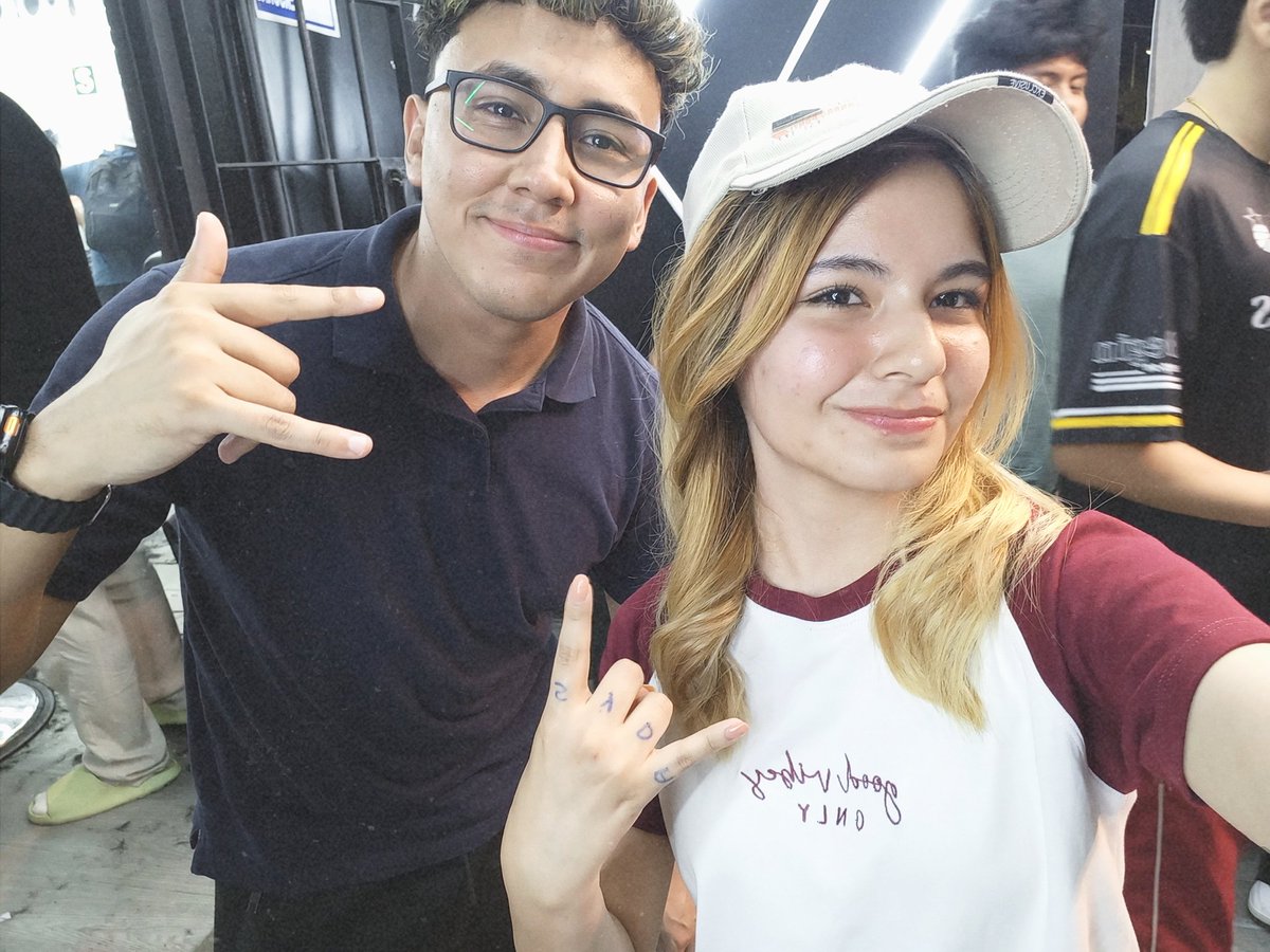 thabyhndz_'s tweet photo. gente daarick y craft son un amor de personas! 😭 
HB 28 PAVITO T AAAMOO 
CRAFT T AAAMOO 
Los abrace no way :'v https://t.co/kSxJ1I91wi